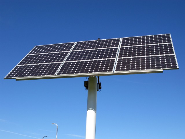Photovoltaic array - pole-mounted